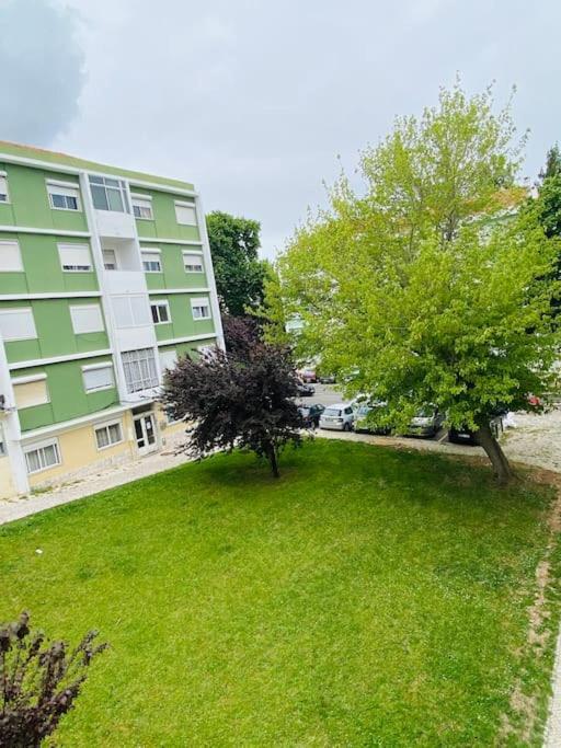 Modern 3 Bedroom Flat In Lisabona Exterior foto