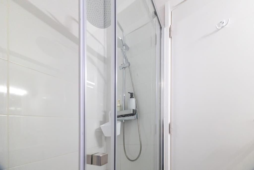 Modern 3 Bedroom Flat In Lisabona Exterior foto