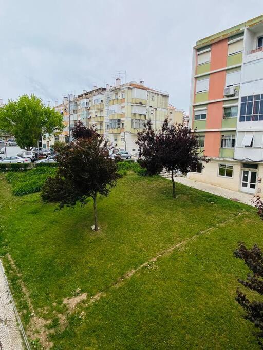 Modern 3 Bedroom Flat In Lisabona Exterior foto