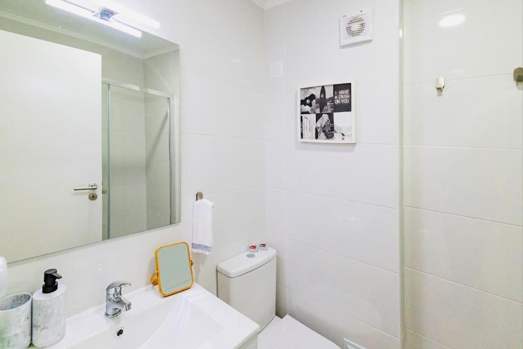 Modern 3 Bedroom Flat In Lisabona Exterior foto
